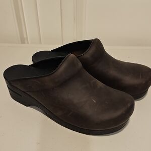 Dansko Clogs Karl Antique Oiled Rich Brown Leather Clogs. Brand New With No Tags